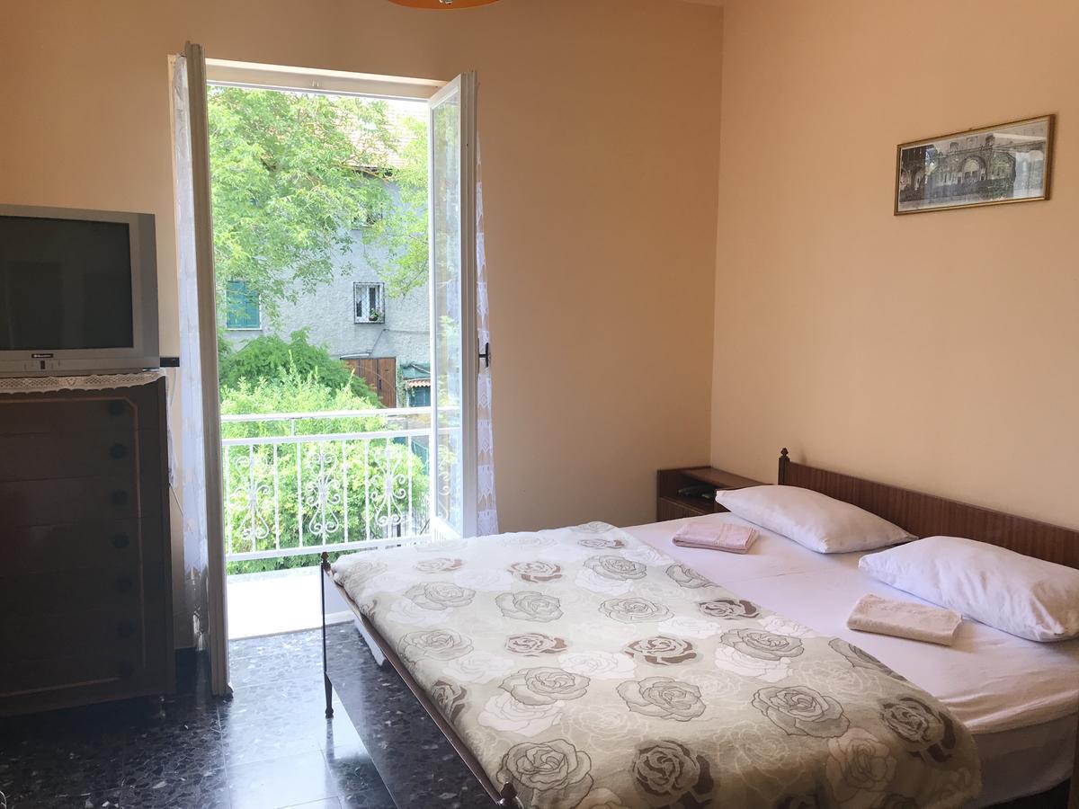 Albergo Delfino San Pietro d'Olba Ngoại thất bức ảnh